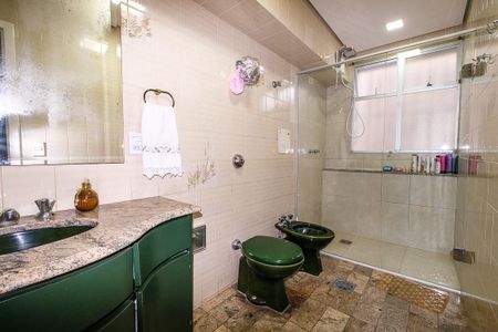 Apartamento à venda com 300m², 4 quartos e 3 vagasBanheiro da Suíte 2