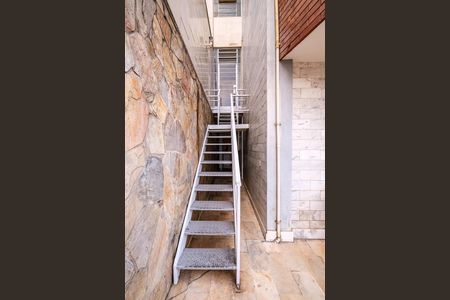 Apartamento à venda com 300m², 4 quartos e 3 vagasEscada