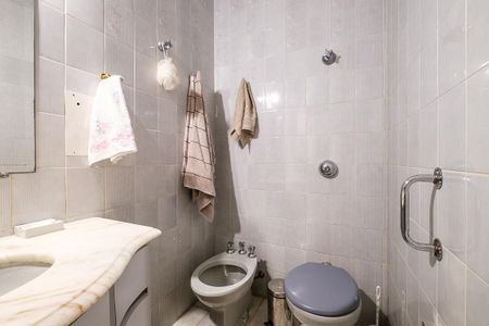 Apartamento à venda com 300m², 4 quartos e 3 vagasBanheiro da Suíte 1