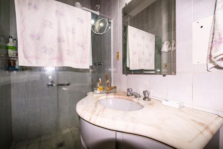 Apartamento à venda com 300m², 4 quartos e 3 vagasBanheiro da Suíte 1