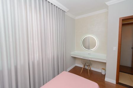 Casa à venda com 180m², 3 quartos e 3 vagas Casa à venda com 180m², 3 quartos e 3 vagasQuarto 2