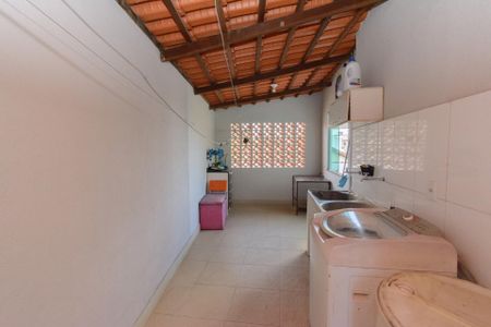 Casa à venda com 180m², 3 quartos e 3 vagas Casa à venda com 180m², 3 quartos e 3 vagasÁrea de Serviço