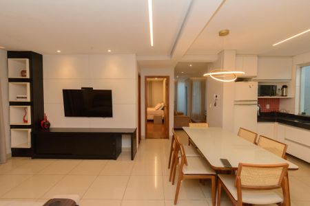 Casa à venda com 180m², 3 quartos e 3 vagas Casa à venda com 180m², 3 quartos e 3 vagasSala de TV e Jantar
