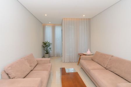 Casa à venda com 180m², 3 quartos e 3 vagas Casa à venda com 180m², 3 quartos e 3 vagasSala de Estar