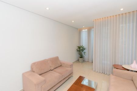 Casa à venda com 180m², 3 quartos e 3 vagas Casa à venda com 180m², 3 quartos e 3 vagasSala de Estar