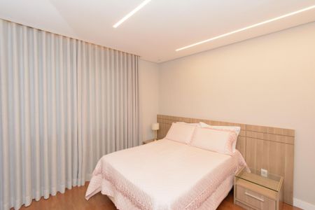 Casa à venda com 180m², 3 quartos e 3 vagas Casa à venda com 180m², 3 quartos e 3 vagasSuíte