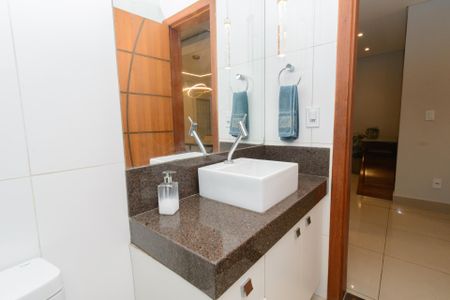 Casa à venda com 180m², 3 quartos e 3 vagas Casa à venda com 180m², 3 quartos e 3 vagasBanheiro Social
