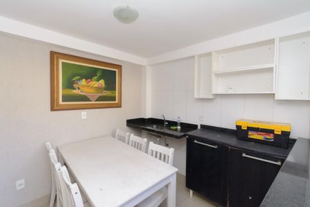 Casa à venda com 180m², 3 quartos e 3 vagas Casa à venda com 180m², 3 quartos e 3 vagasEspaço Gourmet