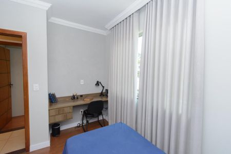 Casa à venda com 180m², 3 quartos e 3 vagas Casa à venda com 180m², 3 quartos e 3 vagasQuarto 1