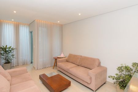 Casa à venda com 180m², 3 quartos e 3 vagas Casa à venda com 180m², 3 quartos e 3 vagasSala de Estar