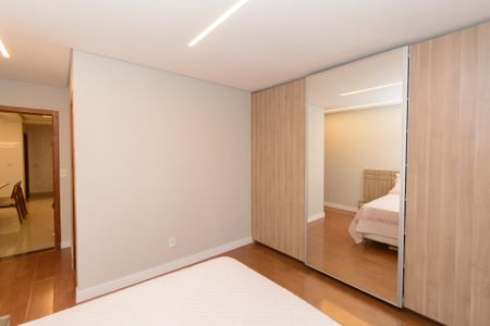 Casa à venda com 180m², 3 quartos e 3 vagas Casa à venda com 180m², 3 quartos e 3 vagasSuíte