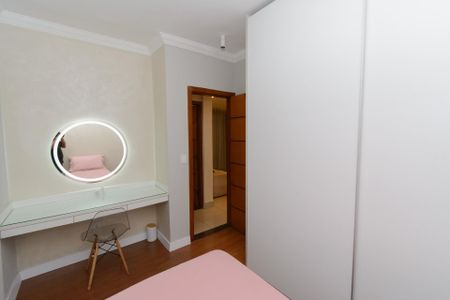 Casa à venda com 180m², 3 quartos e 3 vagas Casa à venda com 180m², 3 quartos e 3 vagasQuarto 2