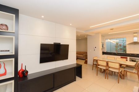 Casa à venda com 180m², 3 quartos e 3 vagas Casa à venda com 180m², 3 quartos e 3 vagasSala de TV e Jantar