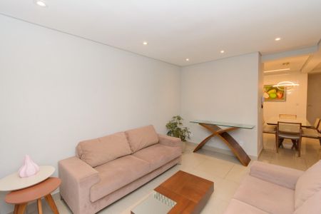 Casa à venda com 180m², 3 quartos e 3 vagas Casa à venda com 180m², 3 quartos e 3 vagasSala de Estar