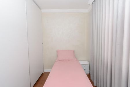 Casa à venda com 180m², 3 quartos e 3 vagas Casa à venda com 180m², 3 quartos e 3 vagasQuarto 2