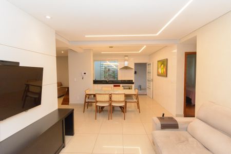 Casa à venda com 180m², 3 quartos e 3 vagas Casa à venda com 180m², 3 quartos e 3 vagasSala de TV e Jantar