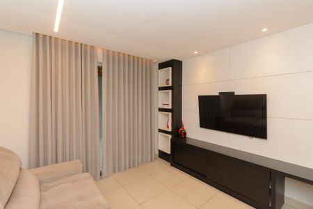 Casa à venda com 180m², 3 quartos e 3 vagas Casa à venda com 180m², 3 quartos e 3 vagasSala de TV e Jantar