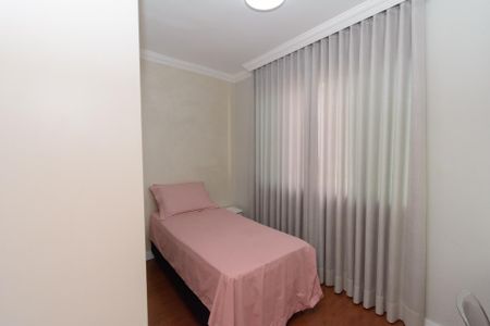 Casa à venda com 180m², 3 quartos e 3 vagas Casa à venda com 180m², 3 quartos e 3 vagasQuarto 2
