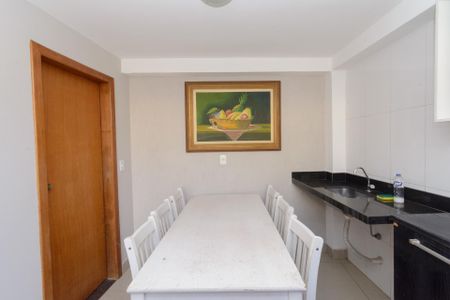 Casa à venda com 180m², 3 quartos e 3 vagas Casa à venda com 180m², 3 quartos e 3 vagasEspaço Gourmet