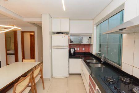 Casa à venda com 180m², 3 quartos e 3 vagas Casa à venda com 180m², 3 quartos e 3 vagasCozinha