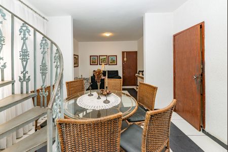 Apartamento à venda com 173m², 4 quartos e 2 vagas Apartamento à venda com 173m², 4 quartos e 2 vagasSala 2