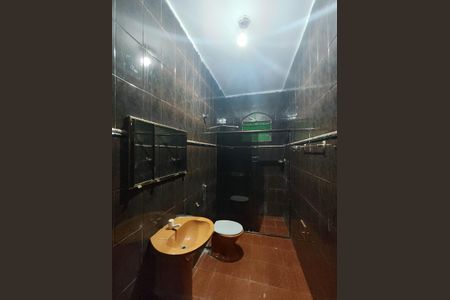 Casa à venda com 208m², 3 quartos e 2 vagasBanheiro