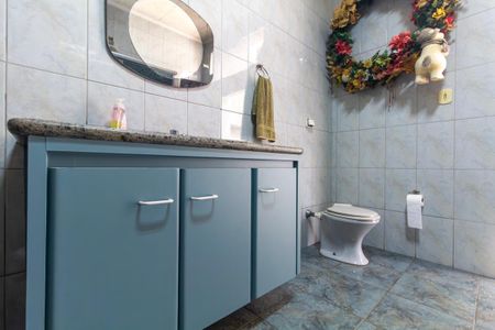 Casa à venda com 480m², 4 quartos e 6 vagas Casa à venda com 480m², 4 quartos e 6 vagasBanheiro da piscina 2