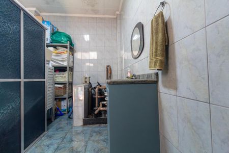 Casa à venda com 480m², 4 quartos e 6 vagas Casa à venda com 480m², 4 quartos e 6 vagasBanheiro da piscina 2