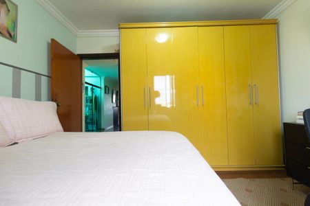 Casa à venda com 480m², 4 quartos e 6 vagas Casa à venda com 480m², 4 quartos e 6 vagasQuarto 2