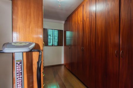 Casa à venda com 480m², 4 quartos e 6 vagasCloset 