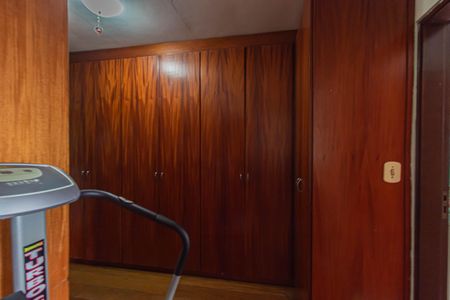 Casa à venda com 480m², 4 quartos e 6 vagasCloset