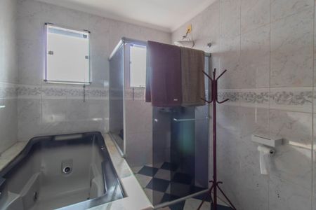 Casa à venda com 480m², 4 quartos e 6 vagasBanheiro da Suíte