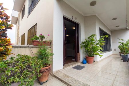 Casa à venda com 480m², 4 quartos e 6 vagas Casa à venda com 480m², 4 quartos e 6 vagasÁrea comum