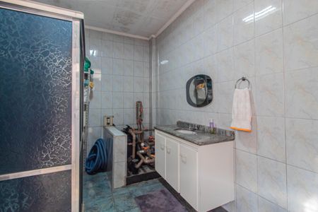 Casa à venda com 480m², 4 quartos e 6 vagasBanheiro da Piscina 1