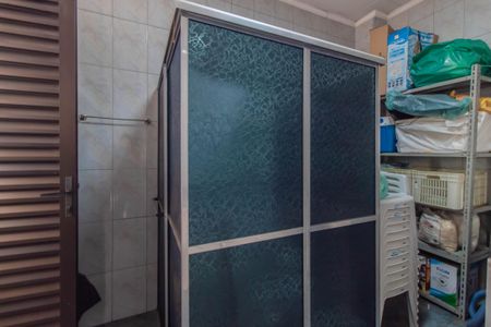 Casa à venda com 480m², 4 quartos e 6 vagasBanheiro da Piscina 1