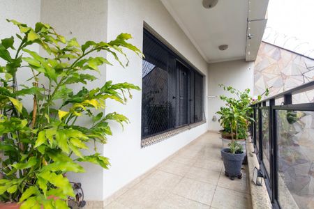 Casa à venda com 480m², 4 quartos e 6 vagas Casa à venda com 480m², 4 quartos e 6 vagasÁrea comum