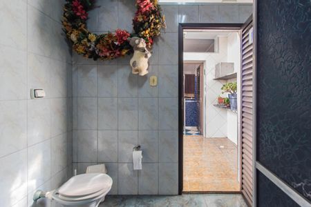 Casa à venda com 480m², 4 quartos e 6 vagasBanheiro da Piscina 1