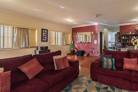 Casa à venda com 480m², 4 quartos e 6 vagasSala