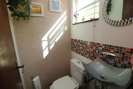 Casa de condomínio à venda com 123m², 2 quartos e 2 vagasLavabo