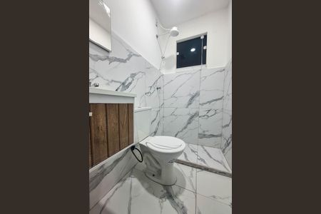 Casa à venda com 21m², 1 quarto e sem vaga Casa à venda com 21m², 1 quarto e sem vagaBanheiro