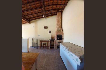 Casa à venda com 220m², 3 quartos e 3 vagasFoto 02