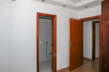 Apartamento à venda com 189m², 3 quartos e 3 vagasSuíte 2