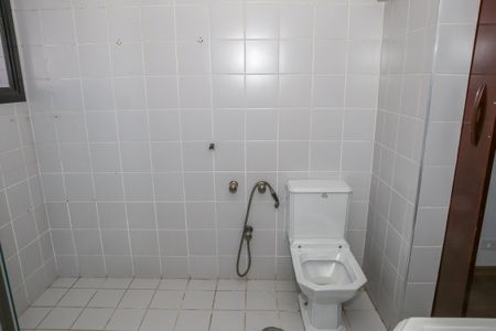 Apartamento à venda com 189m², 3 quartos e 3 vagasBanheiro da Suíte 1