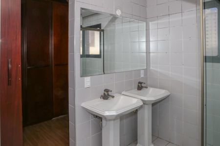 Apartamento à venda com 189m², 3 quartos e 3 vagasBanheiro da Suíte 1