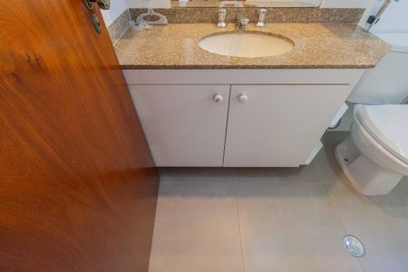 Apartamento para alugar com 65m², 2 quartos e 2 vagasBanheiro da Suíte 1