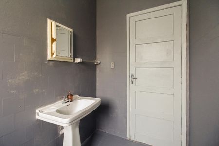 Casa à venda com 110m², 2 quartos e 1 vagaBanheiro 1