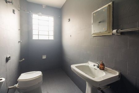 Casa à venda com 110m², 2 quartos e 1 vagaBanheiro 1