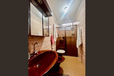 Casa à venda com 200m², 3 quartos e 3 vagas Casa à venda com 200m², 3 quartos e 3 vagasBanheiro