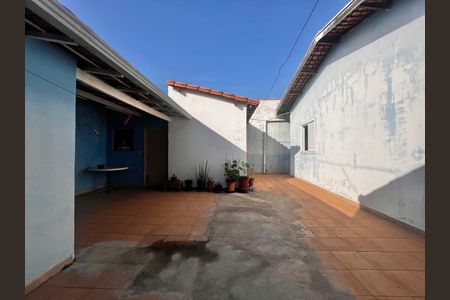 Casa à venda com 200m², 3 quartos e 3 vagas Casa à venda com 200m², 3 quartos e 3 vagasQuintal