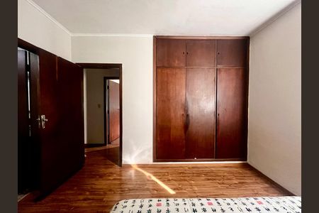 Casa à venda com 200m², 3 quartos e 3 vagas Casa à venda com 200m², 3 quartos e 3 vagasSuíte